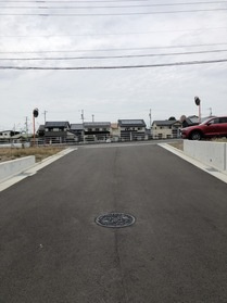 下島山甲2区画分譲地　1号地の前面道路含む現地写真