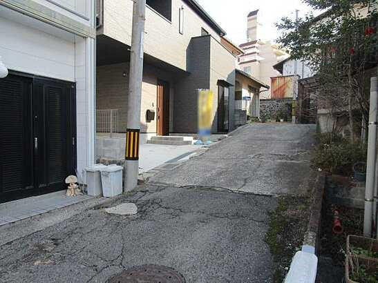 【前面道路含む現地写真】