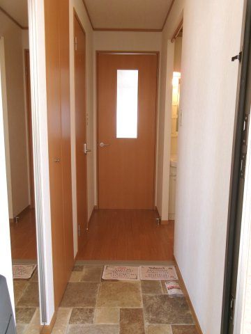 コンフォート小山Bの玄関