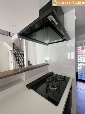 熊谷市河原町　中古戸建のキッチン|食器洗乾燥機付で忙しいママをサポート
洗い物時間が短縮できて、その分家族や自分の時間が増えますね♪