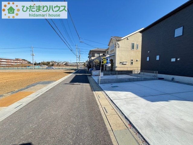 西区宝来　23-1期　新築戸建　リナージュ01の前面道路含む現地写真