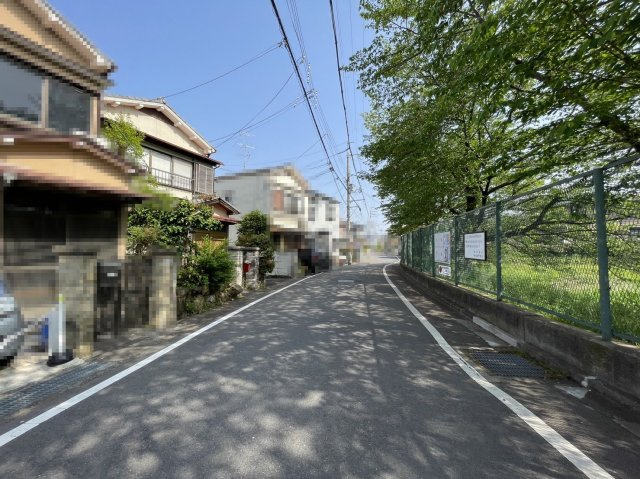 【成約済】向日市物集女町南条の前面道路含む現地写真|前道は西側にございます。