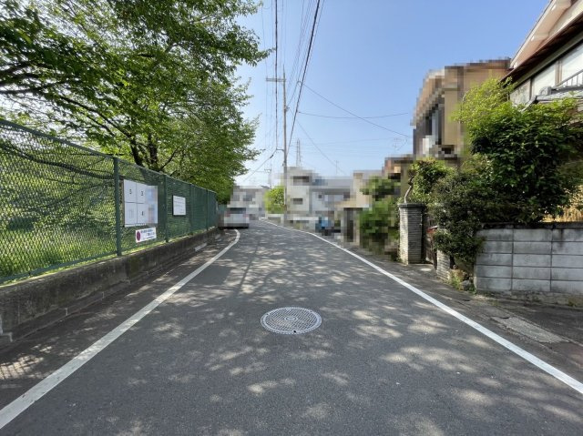 【成約済】向日市物集女町南条の前面道路含む現地写真|緑あふれる落ち着いた雰囲気の住宅街！
コンビニ・スーパー等周辺環境充実しております。