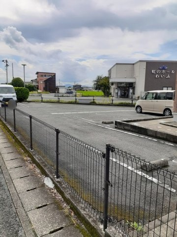 エルフィンの駐車場