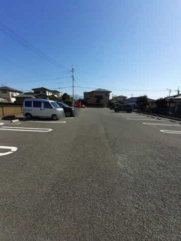 すみれの駐車場|駐車場完備です