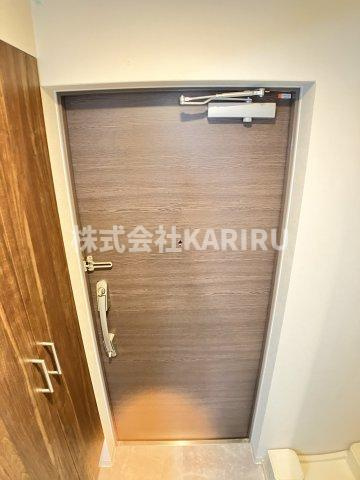 フォーリアライズ城東ファインの玄関