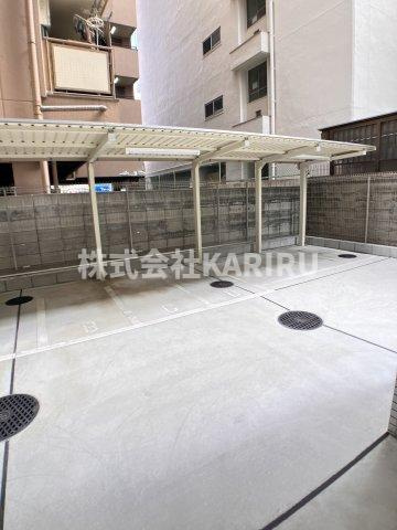 フォーリアライズ城東ファインの駐車場