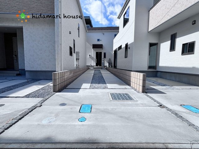 蓮田市上　２期　新築一戸建て　グラファーレ　02の駐車場