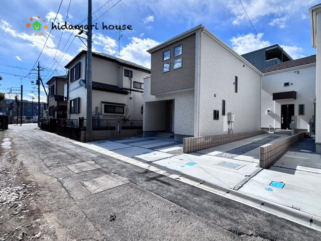 蓮田市上　２期　新築一戸建て　グラファーレ　02の前面道路含む現地写真