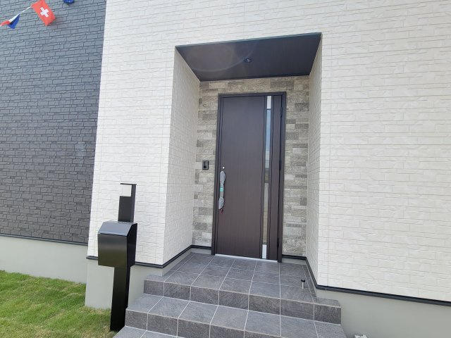 松ケ丘1丁目1区画・未入居戸建の玄関