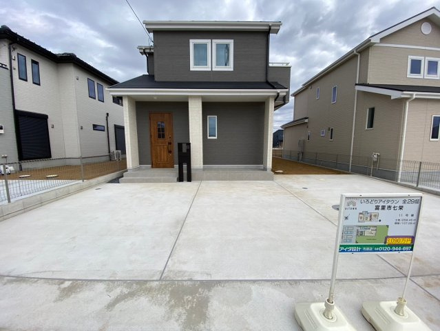 いろどりアイタウン富里町七栄　11号棟の駐車場