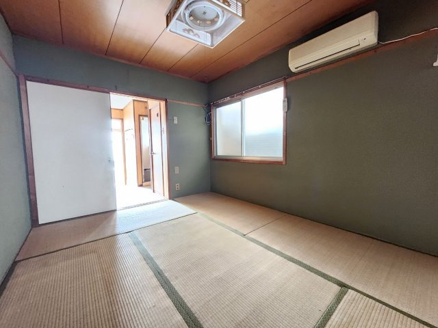 高槻市寿町2丁目の和室|和室（約6帖）
畳の貼替などのリフォームのご相談も承っております。お気軽にご相談ください！