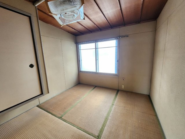 高槻市寿町2丁目の和室|和室（約4.25帖）
収納スペースございます。
寝室としてご利用いただきやすいお部屋です。