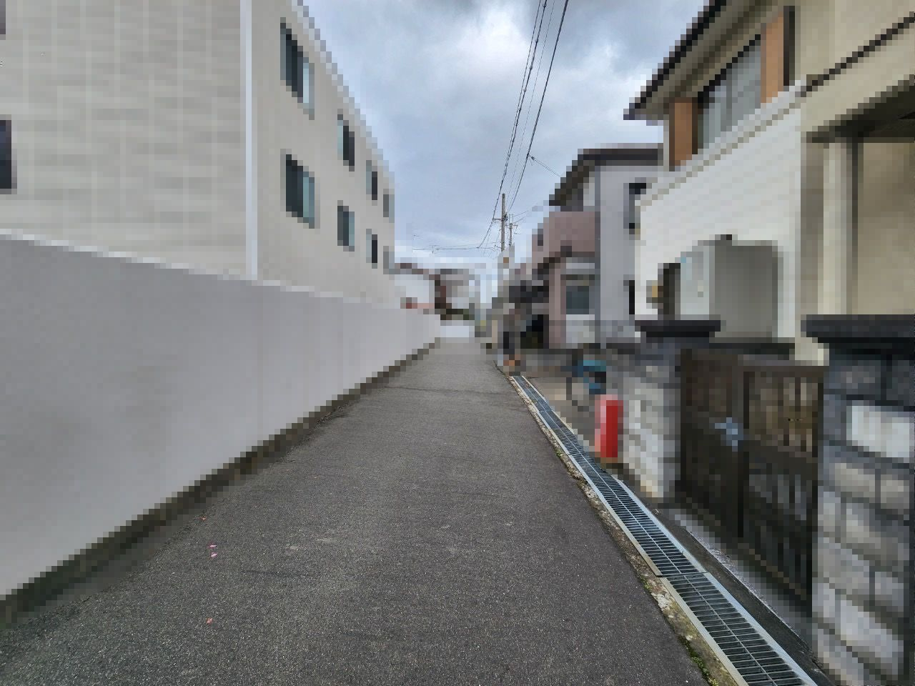 高槻市寿町2丁目の前面道路含む現地写真|前道：北側私道 幅員約4.3m 接道約3.6ｍ
スーパー・コンビニ徒歩圏内で生活に便利です！