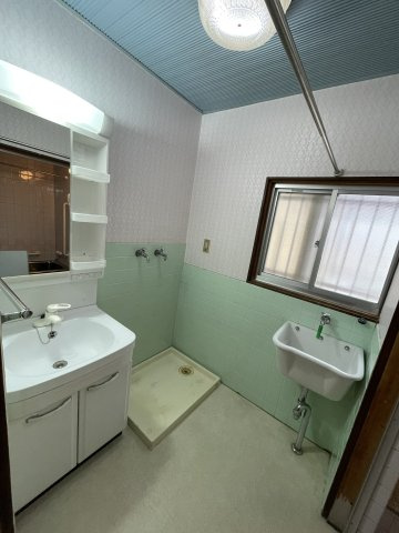 和歌山市栄谷・中古戸建・54635の洗面所