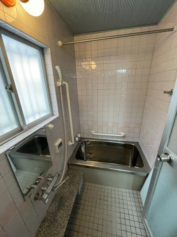 和歌山市栄谷・中古戸建・54635の浴室