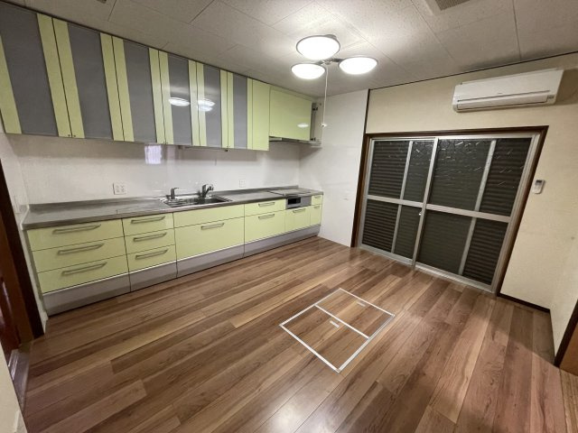 和歌山市栄谷・中古戸建・54635のキッチン
