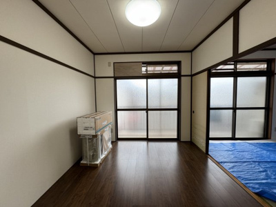 【居間・リビング】 | コーポ　オオモトⅠ | エアコンは申込後に取り付けます。