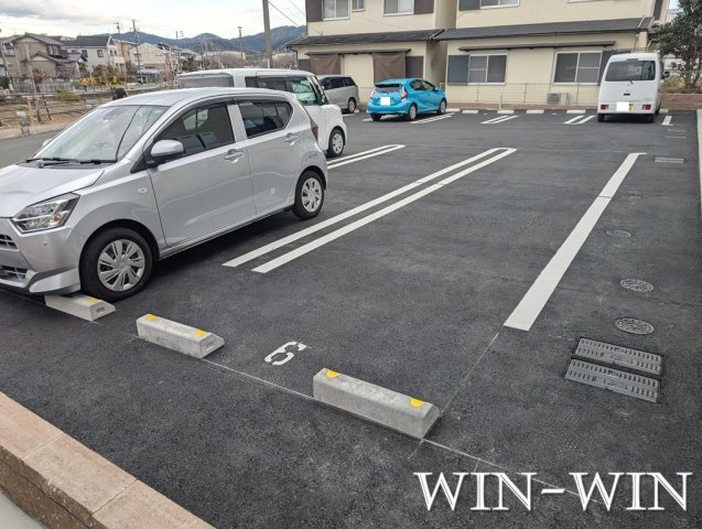 ブルースターの駐車場