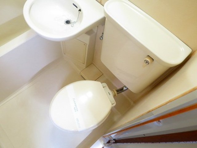 エステート１６東雲のトイレ|落ち着いた色調のトイレです