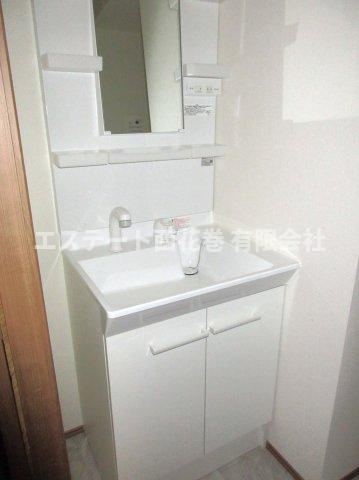 El alivio(エル・アルビオ） A棟の洗面所|シャワー付き洗面化粧台