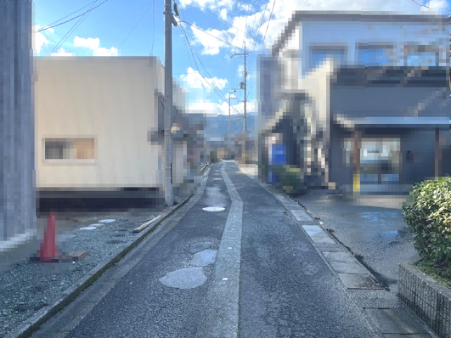 高島市マキノ町沢中古戸建の前面道路含む現地写真