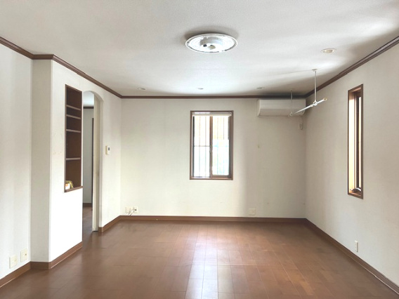 高島市マキノ町沢中古戸建の居間・リビング