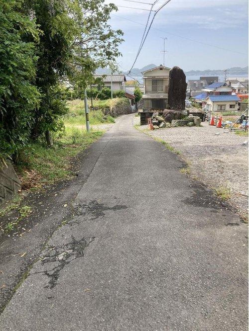 高浜町1丁目1435-4の前面道路含む現地写真