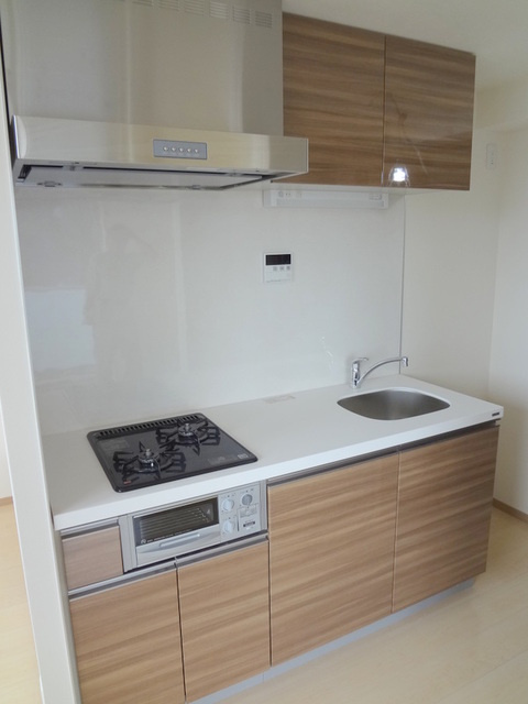 朝日マンションのキッチン|グリル付きガス３口システムキッチン