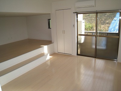 【居間・リビング】 | メゾネット千早 | 別号室の写真になります。現況優先。