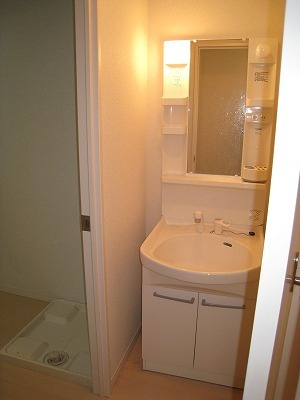 【洗面所】 | メゾネット千早 | 別号室の写真になります。現況優先。