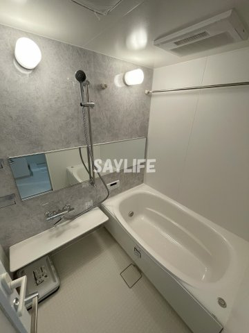 ブランュ今里の浴室