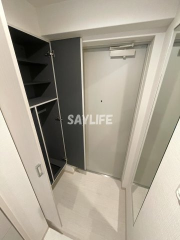 ブランュ今里の玄関