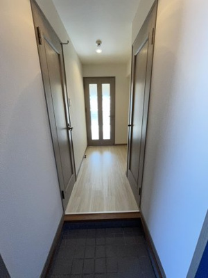 【玄関】 | グランマコイ井尻 | 別号室の写真になります。現況優先。