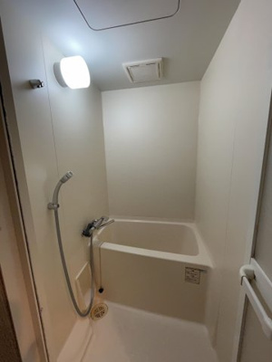 【浴室】 | グランマコイ井尻 | 別号室の写真になります。現況優先。