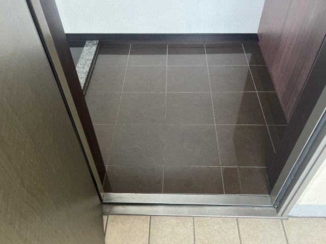 ハッピーコート飾磨の玄関