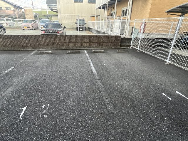 ハッピーコート飾磨の駐車場