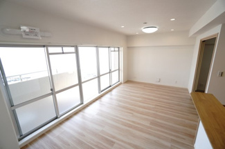 【居間・リビング】 | 【上質リノベ】ローレルコートアネスト宮島口