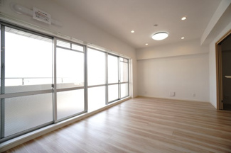 【居間・リビング】 | 【上質リノベ】ローレルコートアネスト宮島口 | 室内（2025年3月22日13：00頃）撮影