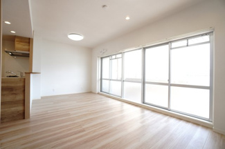 【居間・リビング】 | 【上質リノベ】ローレルコートアネスト宮島口 | 室内（2025年3月22日13：00頃）撮影