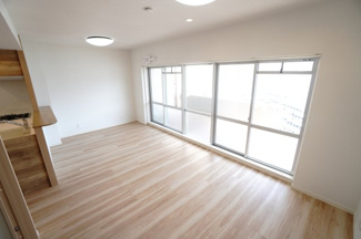 【居間・リビング】 | 【上質リノベ】ローレルコートアネスト宮島口 | 室内（2025年3月22日13：00頃）撮影