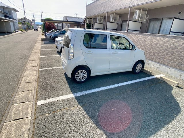 メゾン・ジュネスⅡの駐車場