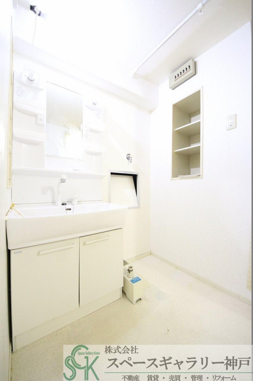 ネオコーポ明舞・弐番館の洗面所|※お部屋により仕様が異なる場合があります。