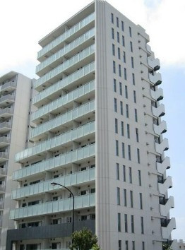 【外観】 | パークリュクス西新宿 | 鉄筋コンクリート造のがっちりとした建物。