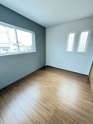 【洋室】 | 八幡2丁目戸建 | 南東側5帖