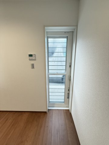 【キッチン】 | 八幡2丁目戸建 | 勝手口