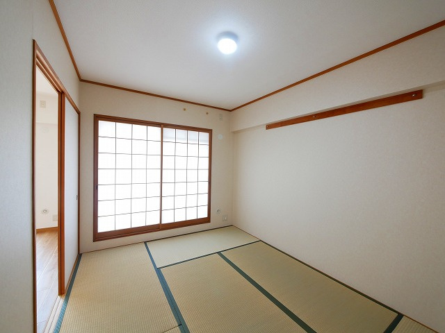ローレルスクエア木津川台第１期１番館の和室|きれいな和室です