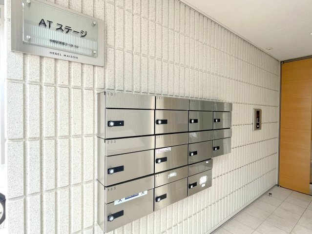 ＡＴステージのロビー|★ダイヤル式メールボックス★