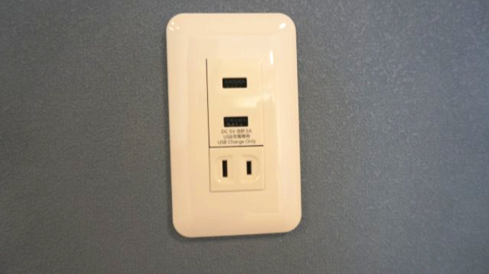 横尾2団地87号棟のその他|ダイニングについているコンセントです。USBも使えます。