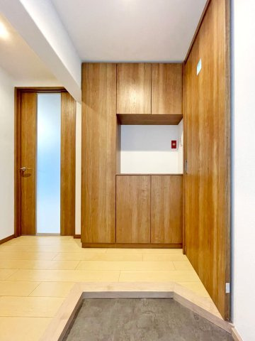 横尾2団地87号棟の玄関|収納もたっぷりとあります